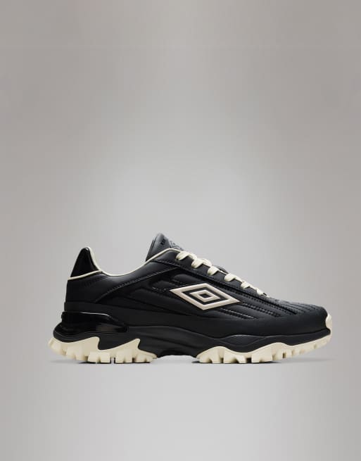 Rains X Umbro - Sneakers met logo in zwart met witte details, 2 van 5