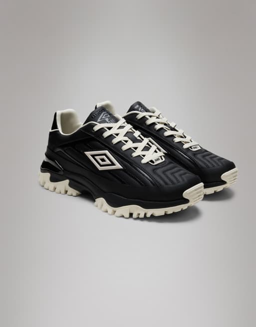 Rains X Umbro - Sneakers met logo in zwart met witte details, 3 van 5