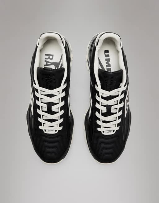 Rains X Umbro - Sneakers met logo in zwart met witte details, 4 van 5