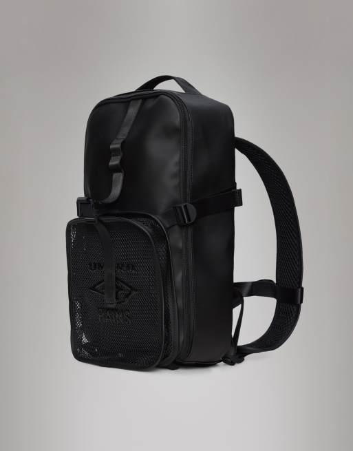 Rains X Umbro - Transfer - Waterbestendig utility rugzak in zwart, 2 van 4