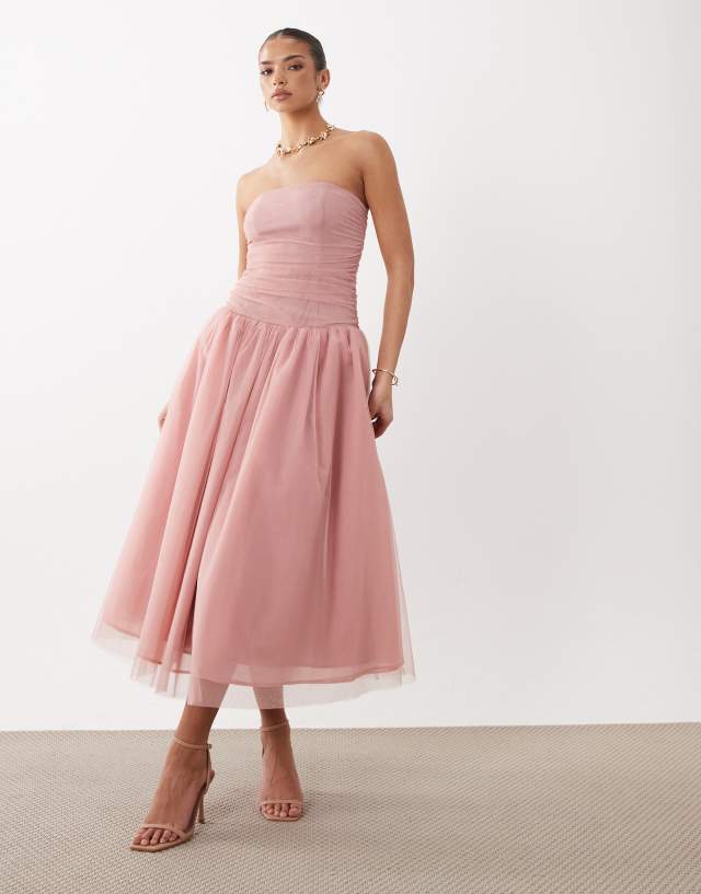 light pink dress with black heels Rare London bandeau ruched tulle midaxi in Blue Homecoming Dresses BLACK SLEEVELESS DRAPED DRESS Duration:3 days Style with silver rhinestone