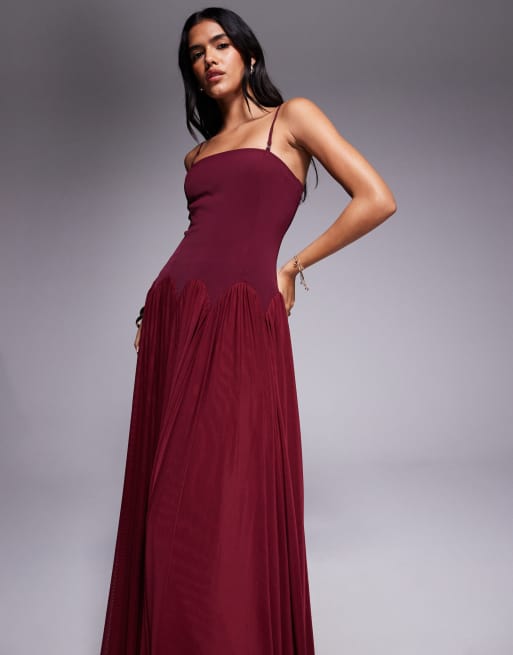 Rare London - Robe plissée longue avec bretelles fines et taille festonnée basse - Bordeaux