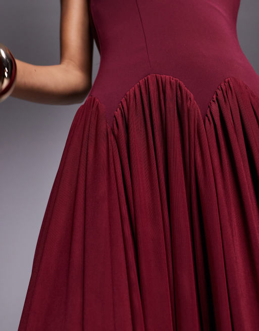 Rare London - Robe plissée longue avec bretelles fines et taille festonnée basse - Bordeaux