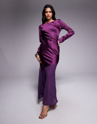 Rare London - Exklusives, langärmliges Maxikleid aus Satin in Lila mit transparentem Saum