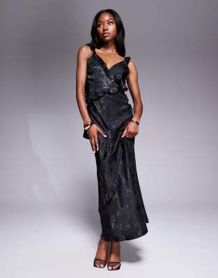 Rare London - Maxikleid aus Satin-Jacquard in Schwarz mit Rüschensaum und drapierten Details