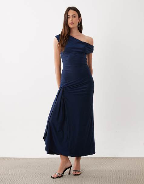 Rare London offshoulder maxikjole med rynket sidedetalje i navy - view 1