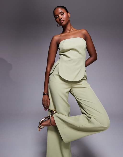 Rare London – Olivgrön, tvättad jumpsuit i bandeaustil med uddkantad fåll, 2 av 4
