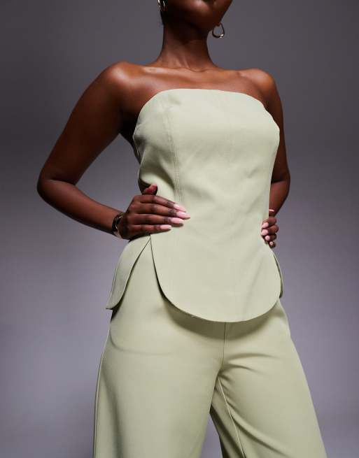 Rare London – Olivgrön, tvättad jumpsuit i bandeaustil med uddkantad fåll, 4 av 4