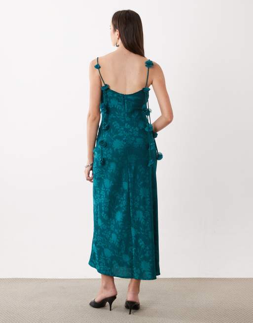 Rare London satin jacquard maxiklänning med blomsterbandsdetalj i teal, 2 av 4