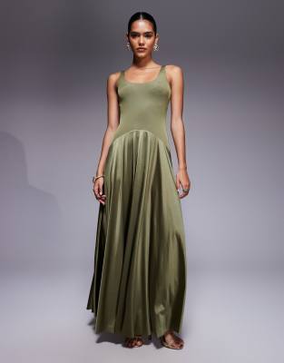 Rare London - Satin-Maxikleid in Olivgrün mit U-Ausschnitt und tiefer Taille
