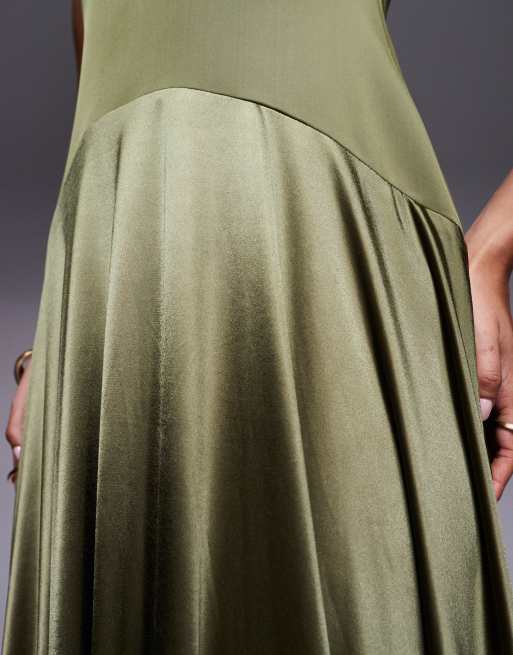 Rare London – Satin-Maxikleid in Olivgrün mit U-Ausschnitt und tiefer Taille, 4 von 4