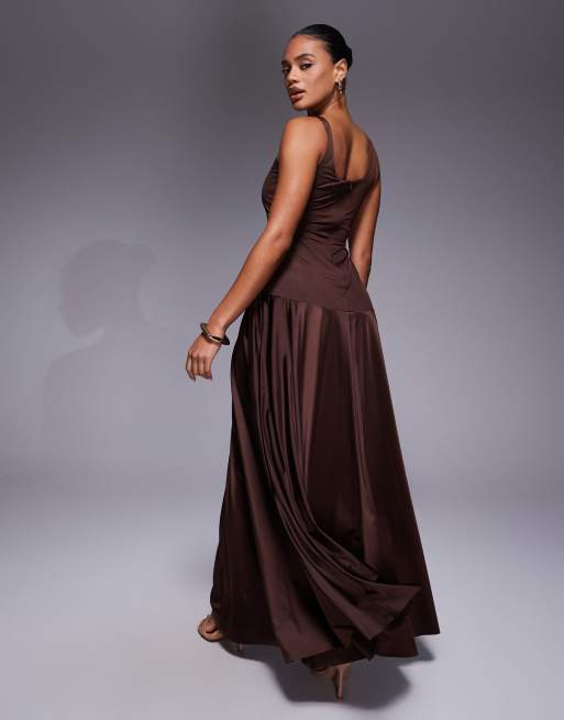 Rare London – Satin-Maxikleid in Schokobraun mit tiefer, seitlich abfallender Taille und U-Ausschnitt, 3 von 4