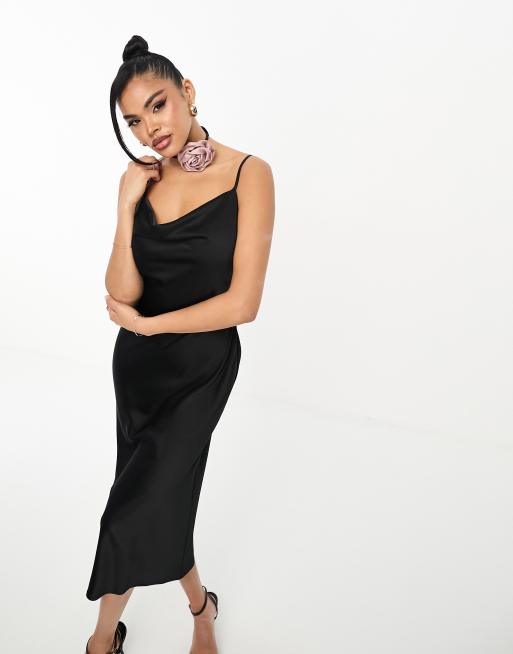 Rare London - Sort midikjole i satin med choker-corsage