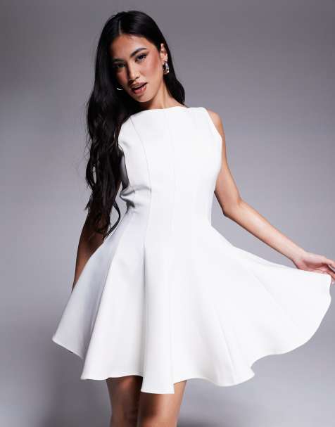 Rare London – Strukturiertes, kurzes Skater-Kleid in Cremeweiß mit geradem Ausschnitt und Faltendetail - view 1