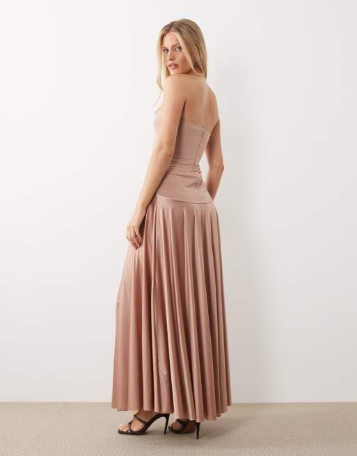 Rare London – Trägerloses Maxikleid aus Stretch-Satin in Hellrosa mit tiefer Taille, 4 von 4