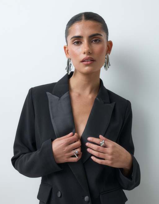 Rare London vestido mini tipo blazer de doble botonadura con solapas satinadas en negro, 2 de 5