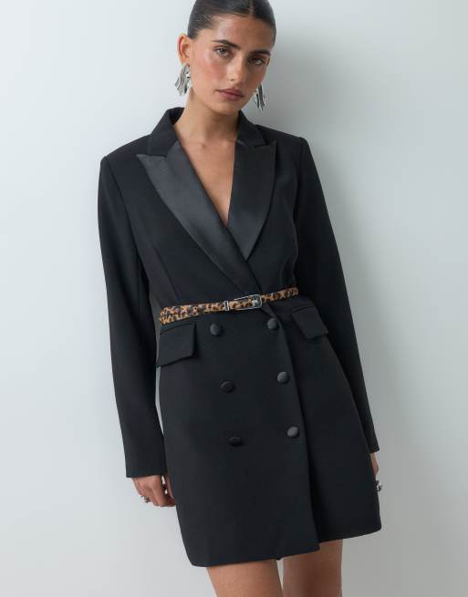 Rare London vestido mini tipo blazer de doble botonadura con solapas satinadas en negro, 4 de 5