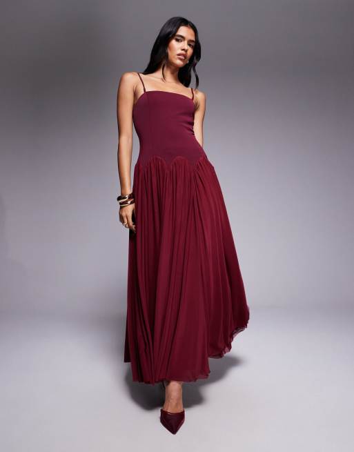 Rare London - Vestito lungo a pieghe color bordeaux con spalline sottili e vita scesa smerlata