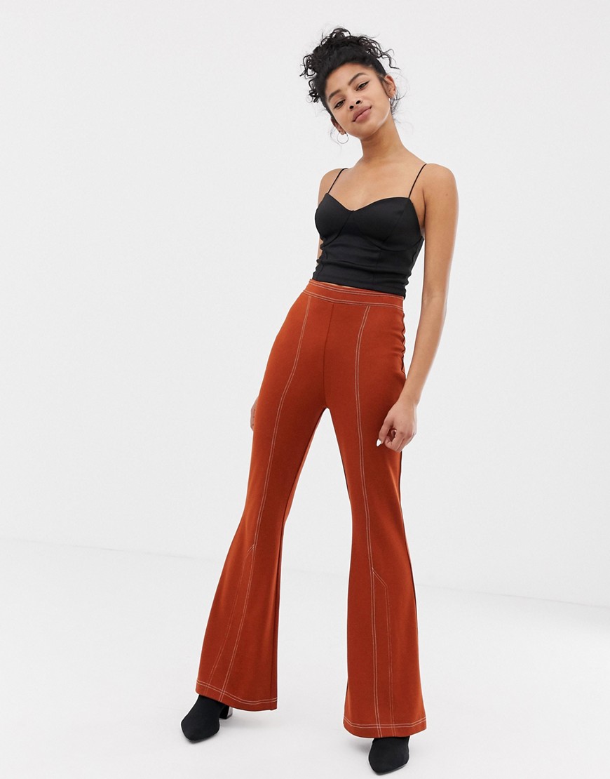 фото Расклешенные брюки с контрастными строчками asos design-оранжевый