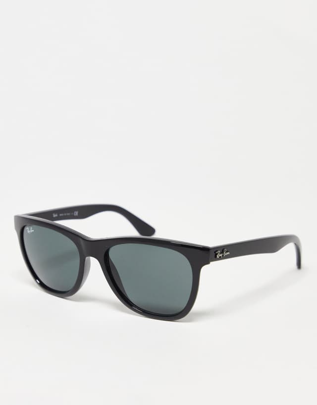 Ray-Ban Clubmaster Sunglasses in Black