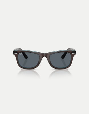 Ray-Ban - Wayfarer - Eckige Sonnenbrille in Braun auf transparentem Blau mit blauen Gläsern