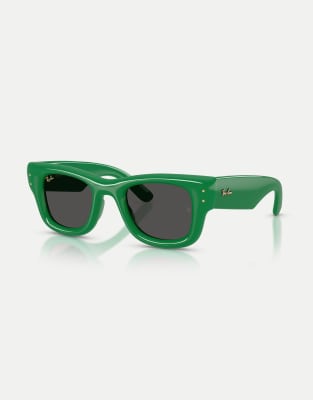 Ray-Ban - Wayfarer - Gewölbte, eckige Sonnenbrille in Grün mit schwarzen Gläsern