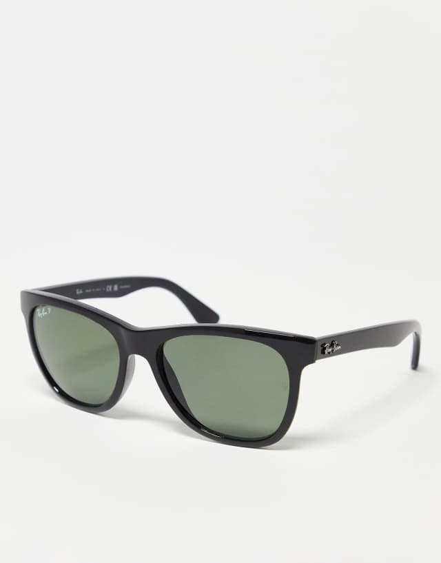 Ray-Ban Wayfarer Sunglasses In Black