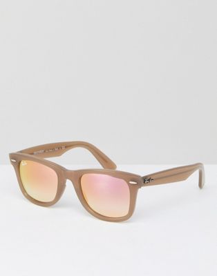 Ray-Ban wayfarer sunglasses in pink 