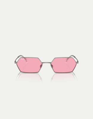 Ray-Ban - Yevi - Unregelmäßig geformte Sonnenbrille in Stahlgrau mit rosa Gläsern