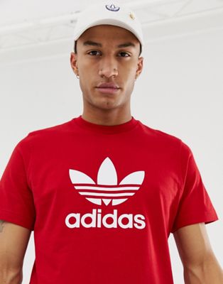 Rød DX3609 T-shirt med trebladet logo fra adidas Originals