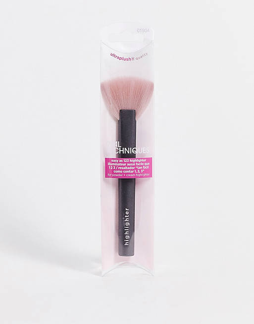 Real Techniques Easy as 1 2 3 Highlighter Brush