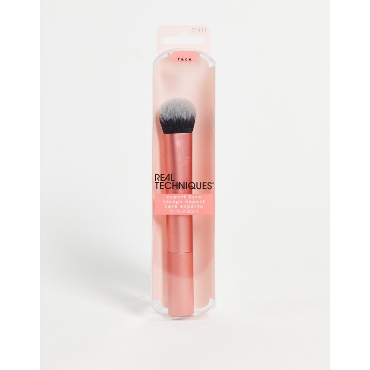 Real technique deals foundation brush