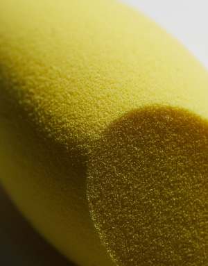 Real Techniques Miracle Concealer Sponge