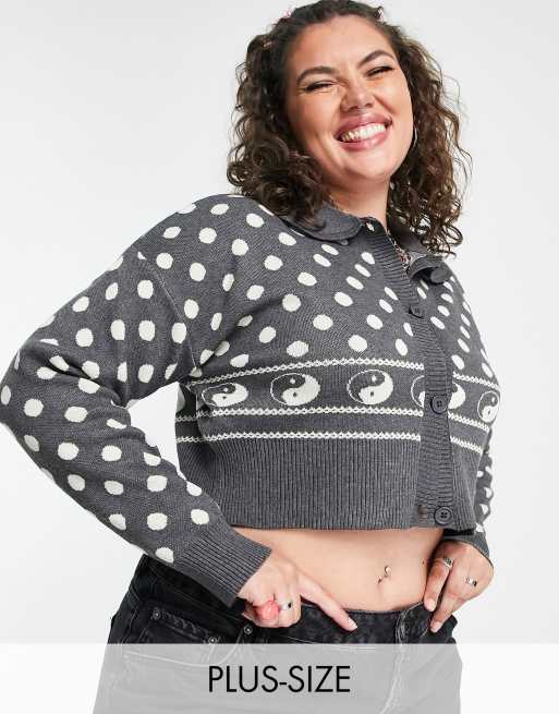 Rebeca corta gris y color crema con botones delanteros y estampado de yin yang de Daisy Street Plus