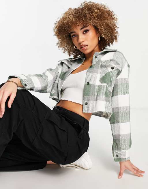 Rebellious Fashion - Geborsteld, cropped shacket met ruiten in groen