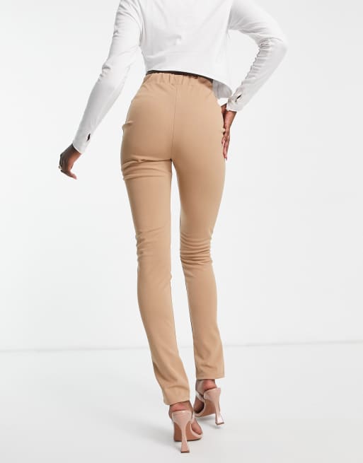 Rebellious Fashion – Kamelfärgade, utsvängda byxor med slits framtill, 2 av 4