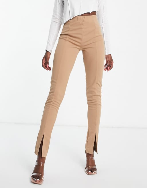 Rebellious Fashion – Kamelfärgade, utsvängda byxor med slits framtill, 3 av 4