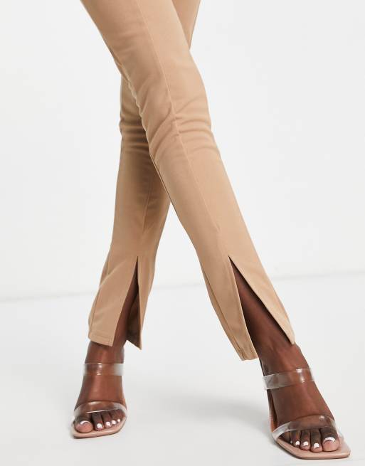 Rebellious Fashion – Kamelfärgade, utsvängda byxor med slits framtill, 4 av 4