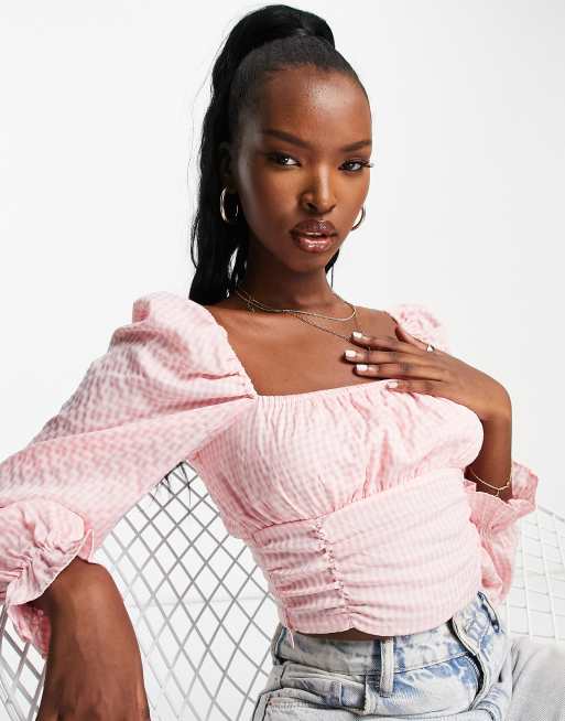 Rebellious Fashion - Lyserød korset-croptop med firkantet hals og gingham-tern