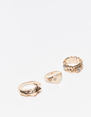 Reclaimed Vintage Reclaimed Vintage 3 pack of rings with heart in gold