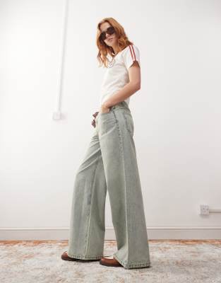 Reclaimed Vintage - '88 - Jeans mit weitem Bein in 90er-Jahre Bleich-Waschung-Blau