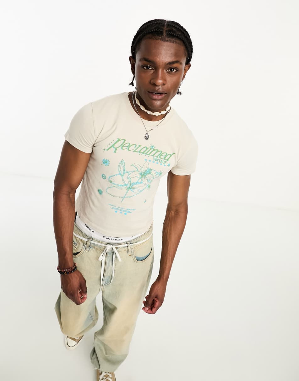 Reclaimed Vintage 90s shrunken celestial tee in stone