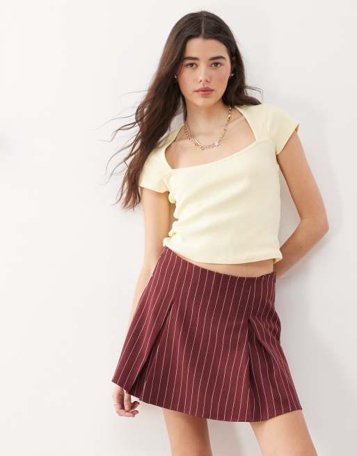 Reclaimed Vintage - Aansluitend T-shirt met vierkante hals in geel