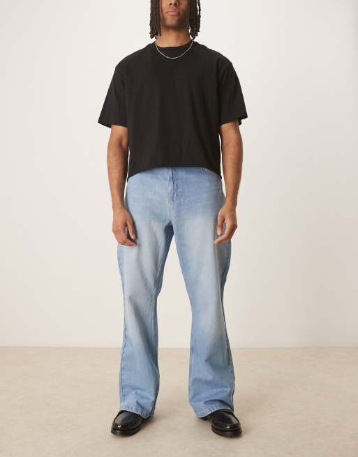 Reclaimed Vintage - Afslappede bootcut-jeans med svaj i afbleget lyseblå