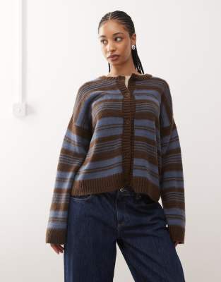 Reclaimed Vintage - Angeraute, gestreifte Strickjacke in Braun und Blau-Bunt