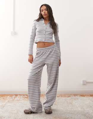 Reclaimed Vintage - Angeraute Hose in Grau gestreift mit elastischem Bund, Kombiteil