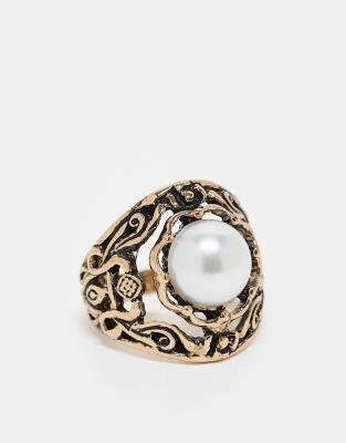 Reclaimed Vintage antique ring with cutwork and pearl in gold