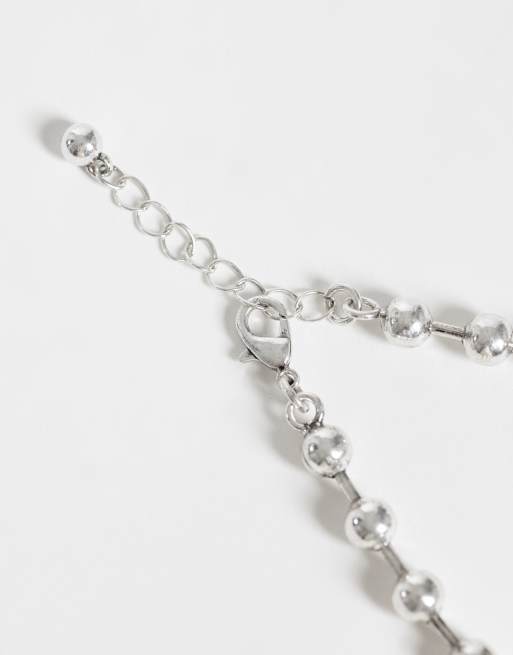 Reclaimed Vintage Armband im 2er-Pack in antik-silber mit Sicherheitsnadel und Anhängern, 3 von 3