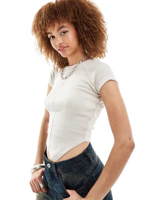 Reclaimed Vintage - Asymmetrische baby tee in stone