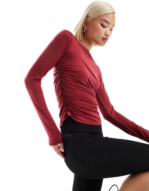 Reclaimed Vintage - Asymmetrische gerimpelde top met lange mouwen in bordeauxrood